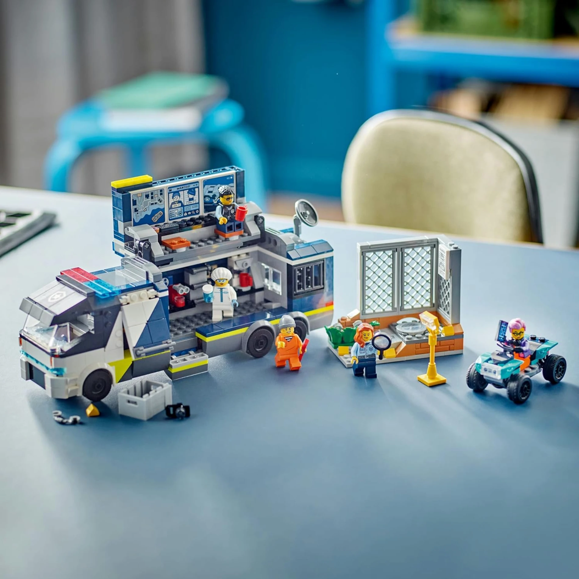  LEGO City Polis Mobil Suç Laboratuvarı Kamyonu 60418 +7 Yaş  (674 Parça)